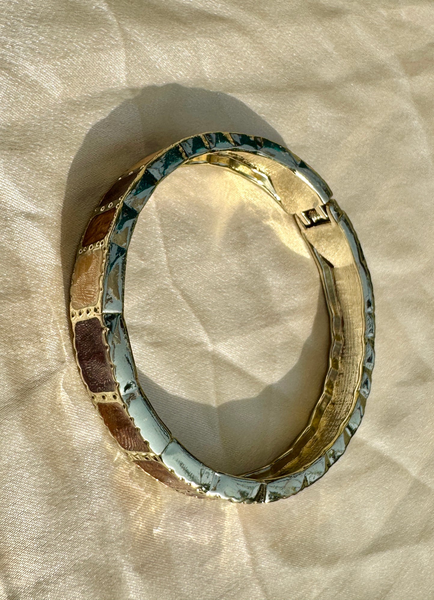 MOSAIQUE – The Multi-Tone Enamel Gold Bangle