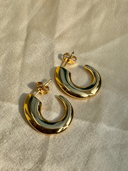 Orona – Sculpted Gold Arc Hoops