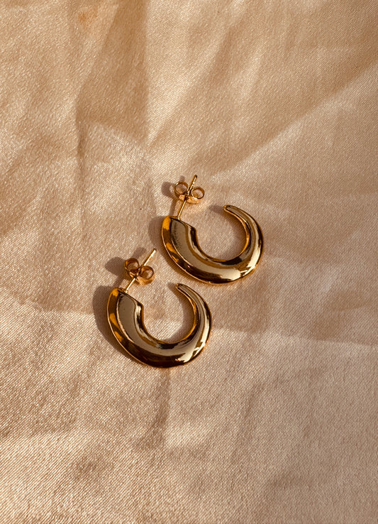 Orona – Sculpted Gold Arc Hoops