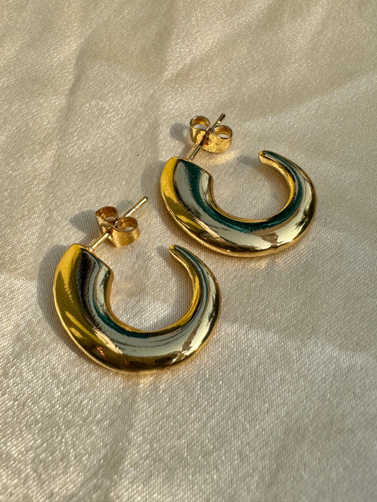 Orona – Sculpted Gold Arc Hoops