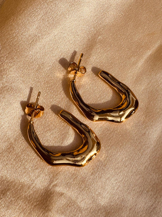 Neriah – Sculpted Flow Hoops