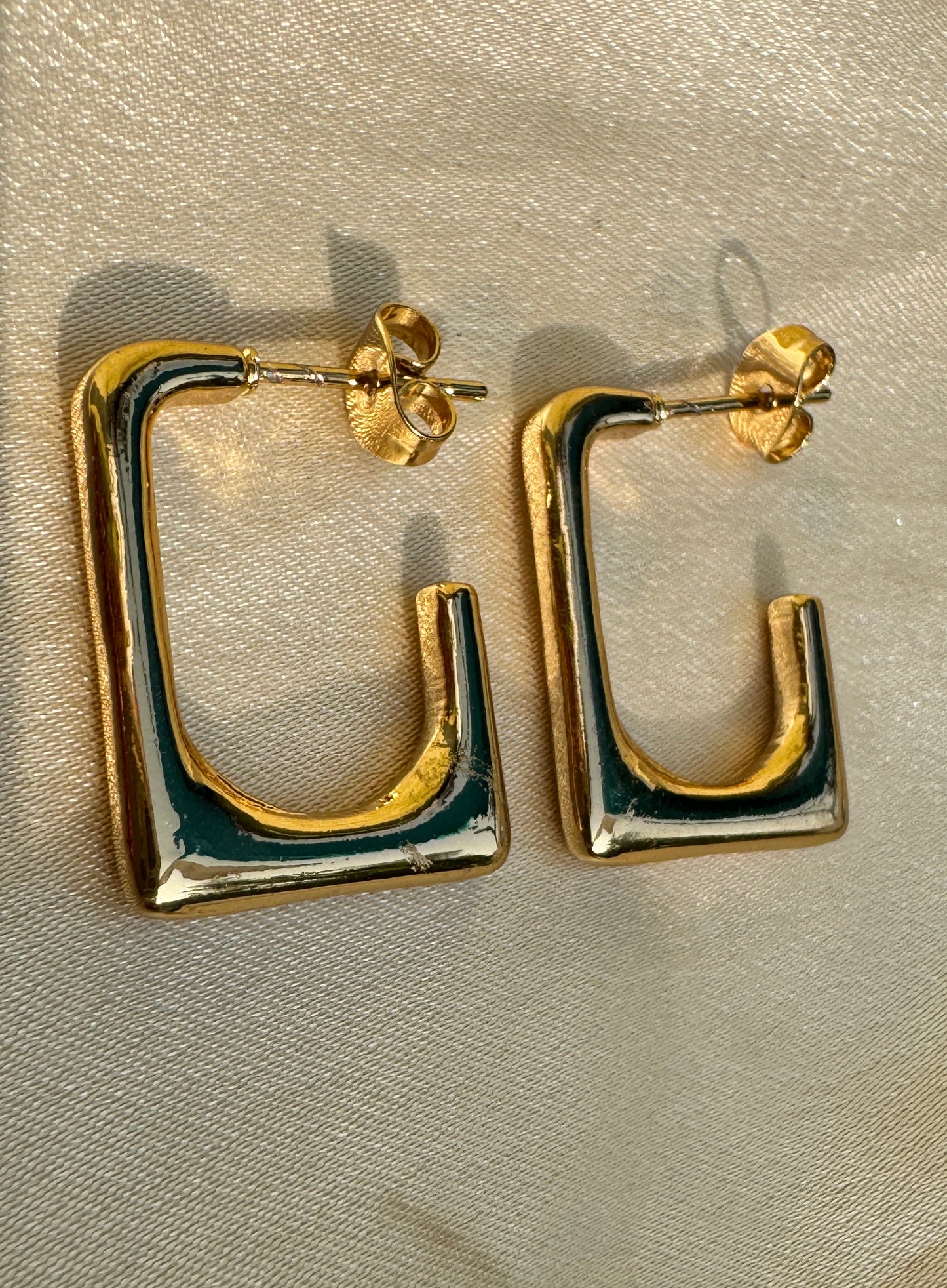 Elaris – Bold Curve Hoops