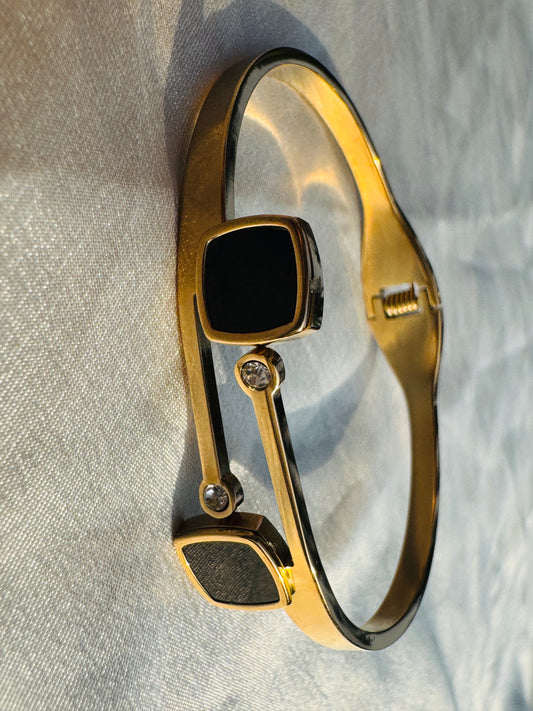 NOIRIX – The Black Enamel Luxe Bracelet
