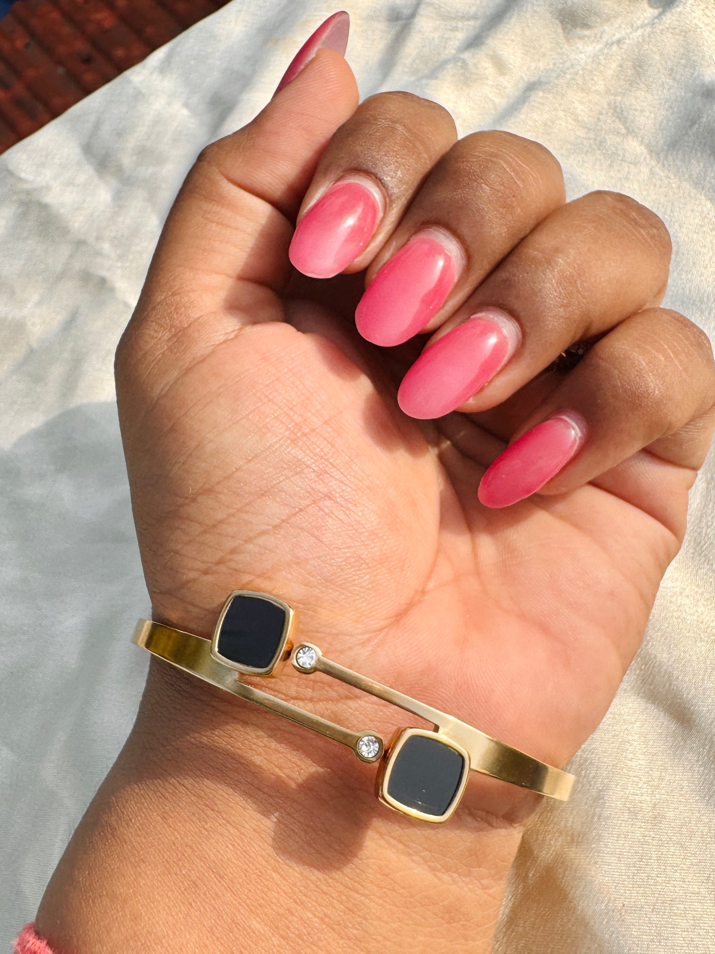 NOIRIX – The Black Enamel Luxe Bracelet