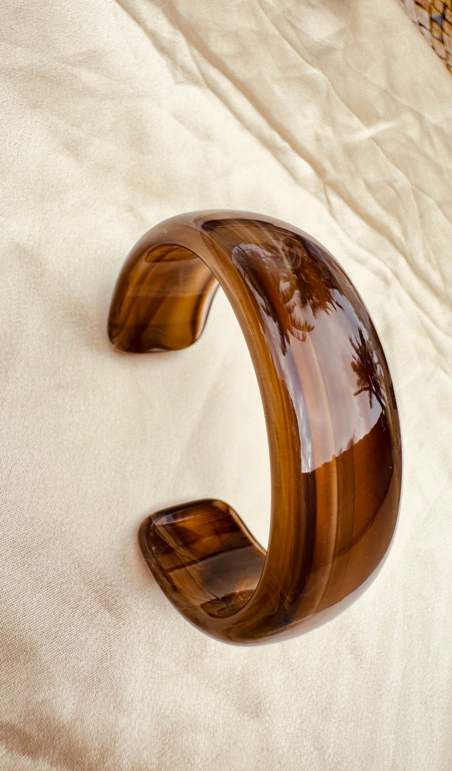 SORELLE – The Smoky Enigma