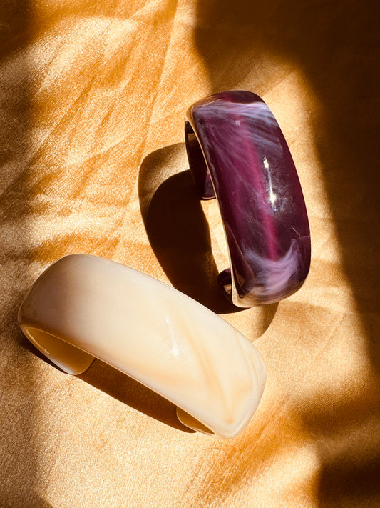 SERENYA – The Marble Muse Resin Cuff