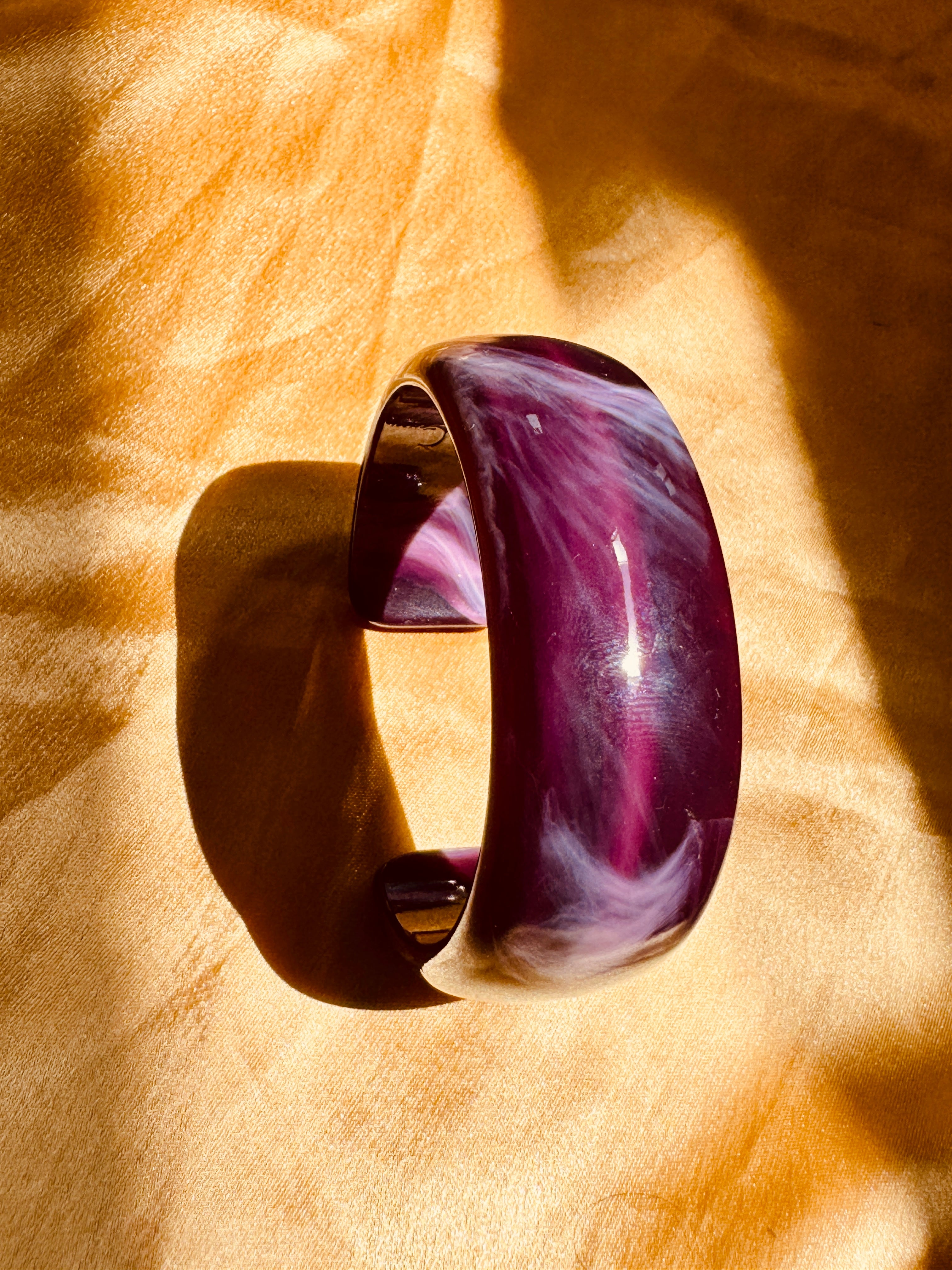 SERENYA – The Marble Muse Resin Cuff