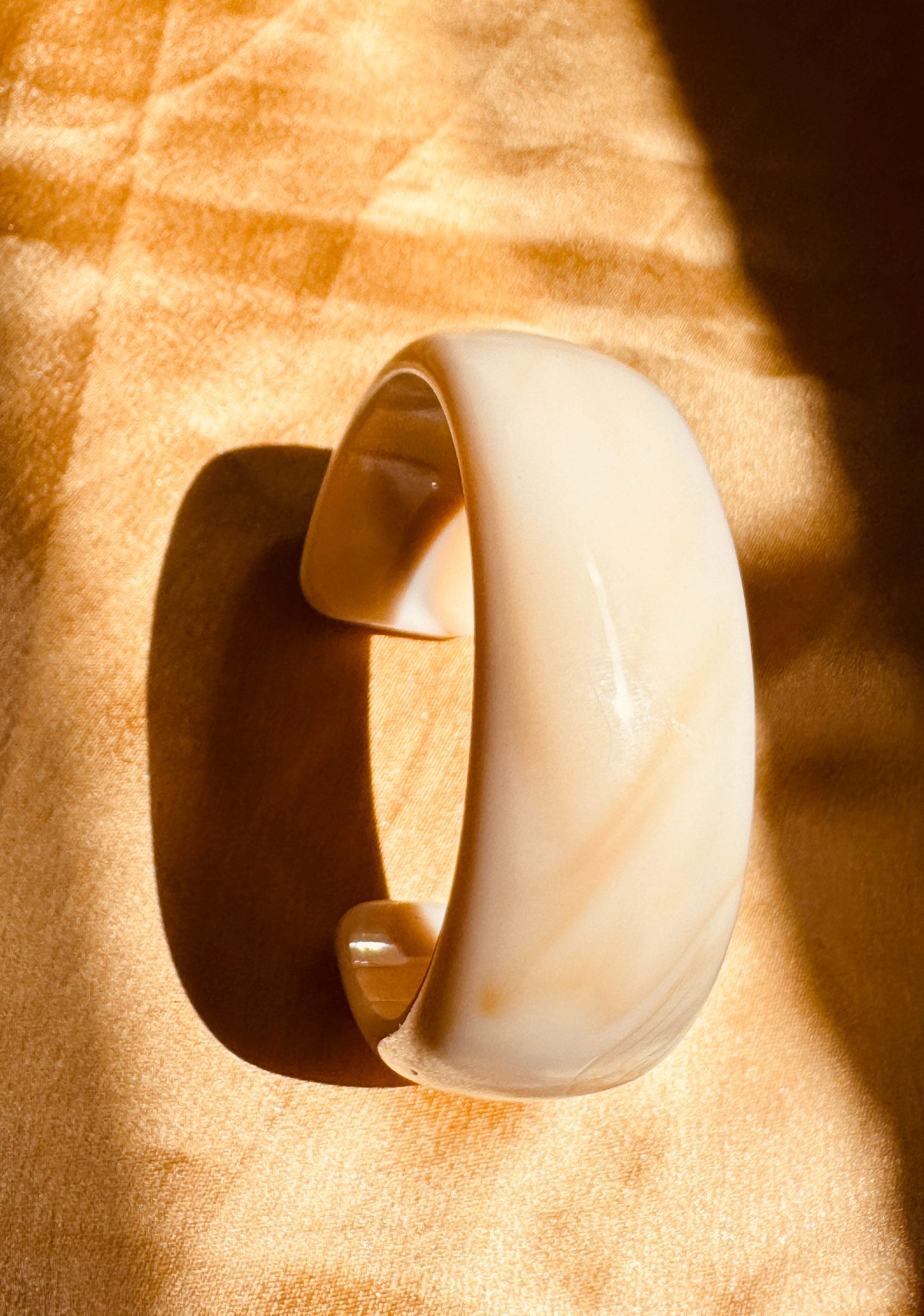 SERENYA – The Marble Muse Resin Cuff