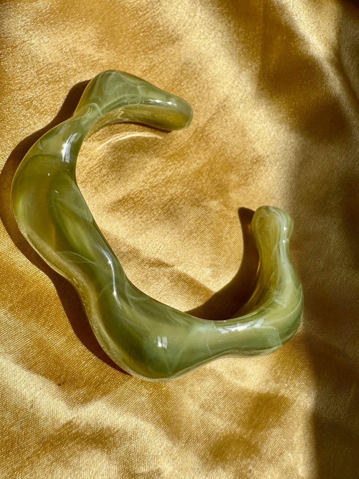 EMERALD GLOW TRIO – The Green Resin & Enamel Gold Bangle Set (3 Pc)