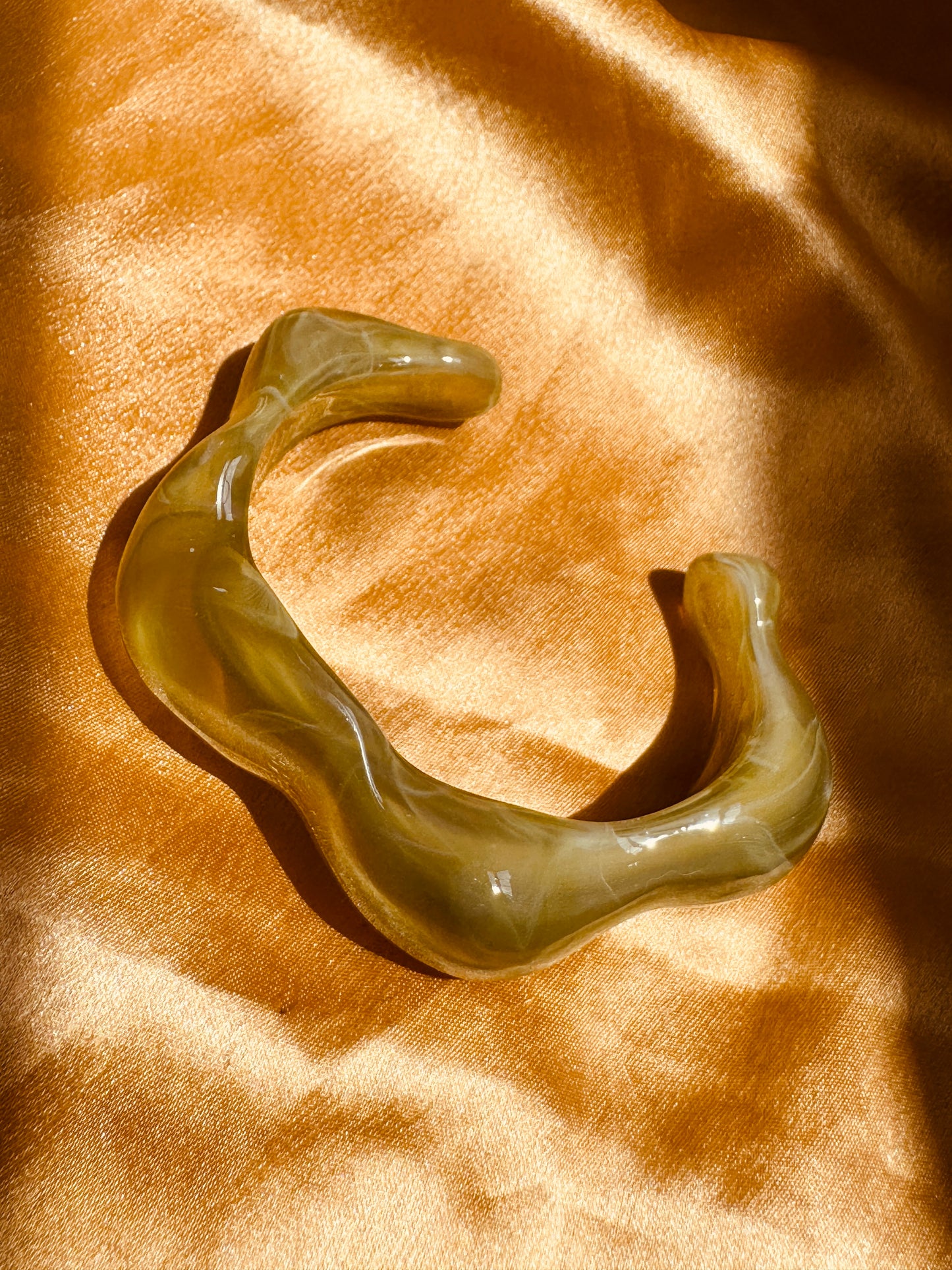 EMERALD GLOW TRIO – The Green Resin & Enamel Gold Bangle Set (3 Pc)