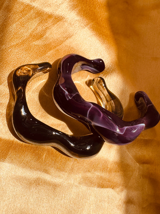 Veyra – Sculpted Resin Statement Wave Cuff