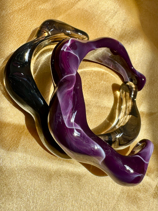 Veyra – Sculpted Resin Statement Wave Cuff