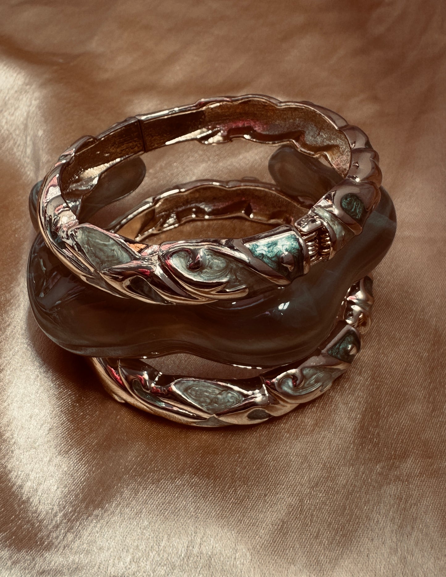 EMERALD GLOW TRIO – The Green Resin & Enamel Gold Bangle Set (3 Pc)