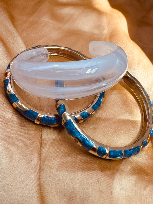 CELESTE TIDE TRIO – Blue Enamel & Frosted White Resin Bangle Stack