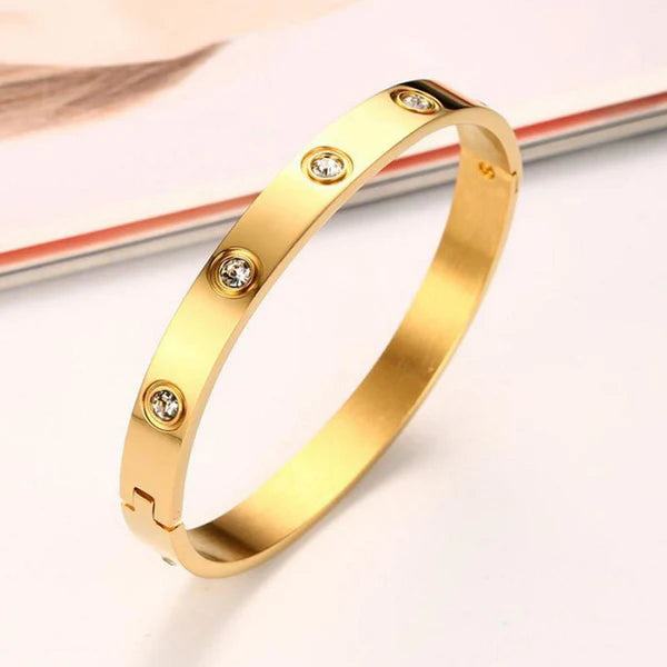 Sola – The Radiant Cuff