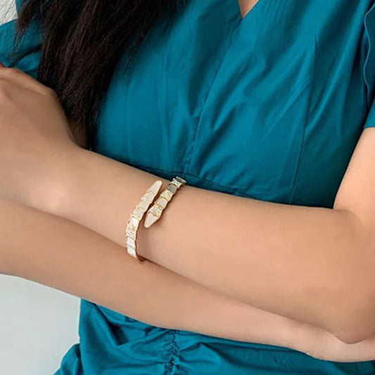 Serpentina – Gold Pearl Snake Bangle