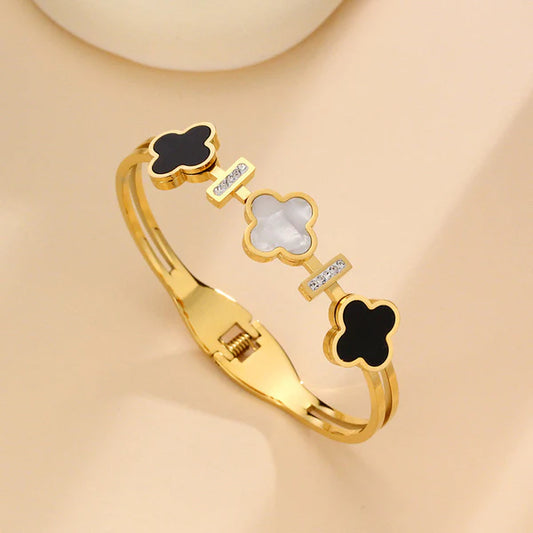 Seraphina – Triple Clover Mother of Pearl Bracelet