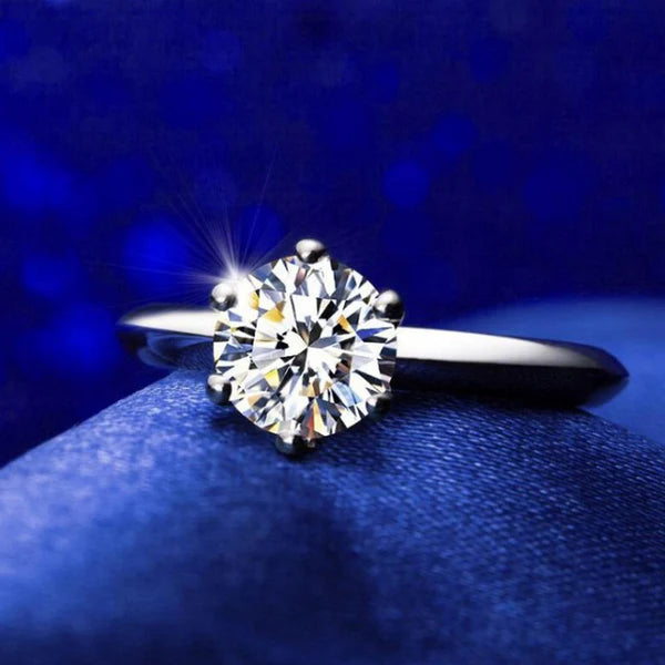 ÉCLATÉ – The Spotlight Solitaire Ring