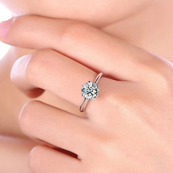 ÉCLATÉ – The Spotlight Solitaire Ring