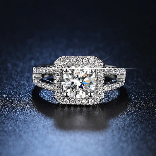 Aria Luxe – Silver Solitaire Spark Ring