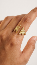 Nyra – Linear Open Statement Ring