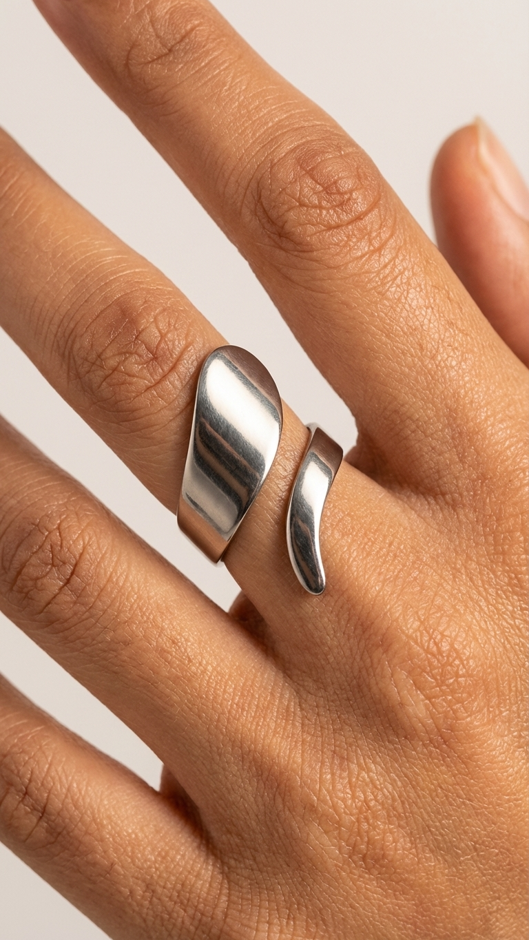 Nyomi – Sculpted Twist Open Ring Set Of Two