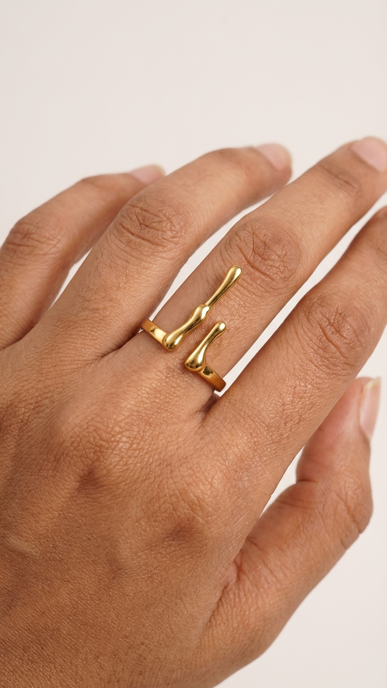 Virelle – Abstract Gold Sculpt Ring
