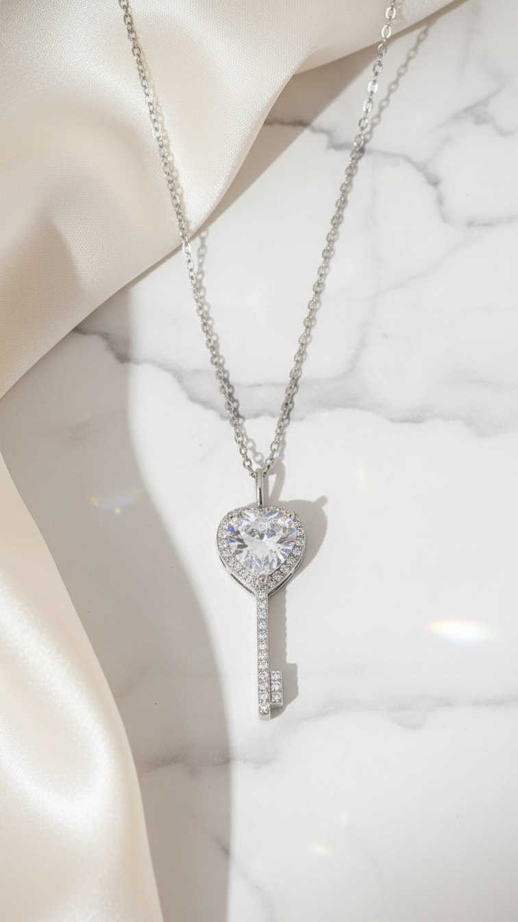 Lyra – Heart Key Sparkle Pendant