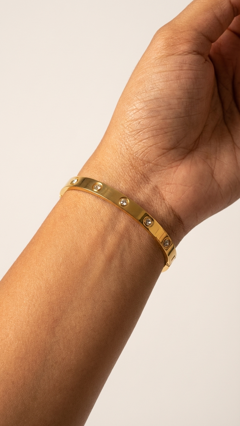 Sola – The Radiant Cuff