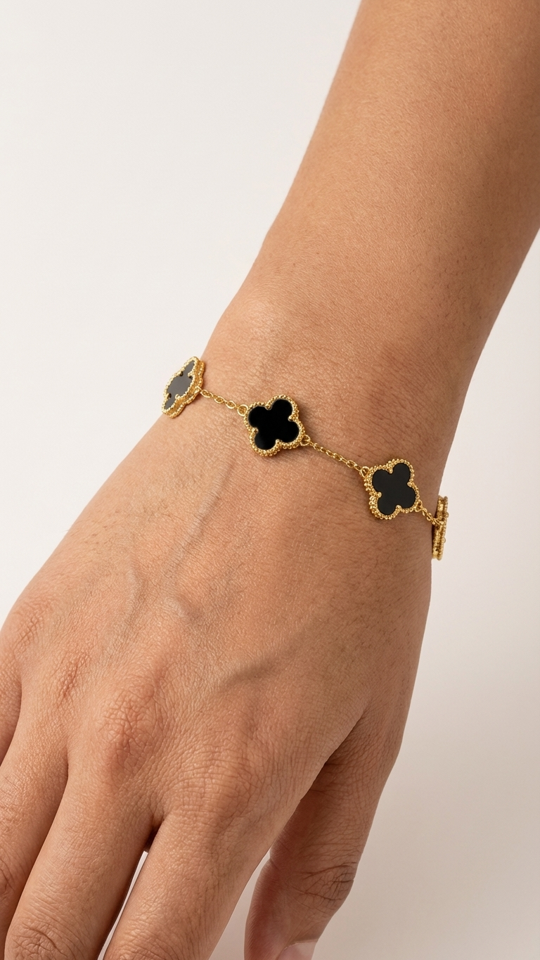 ZARAIA – The Midnight Clover Charm