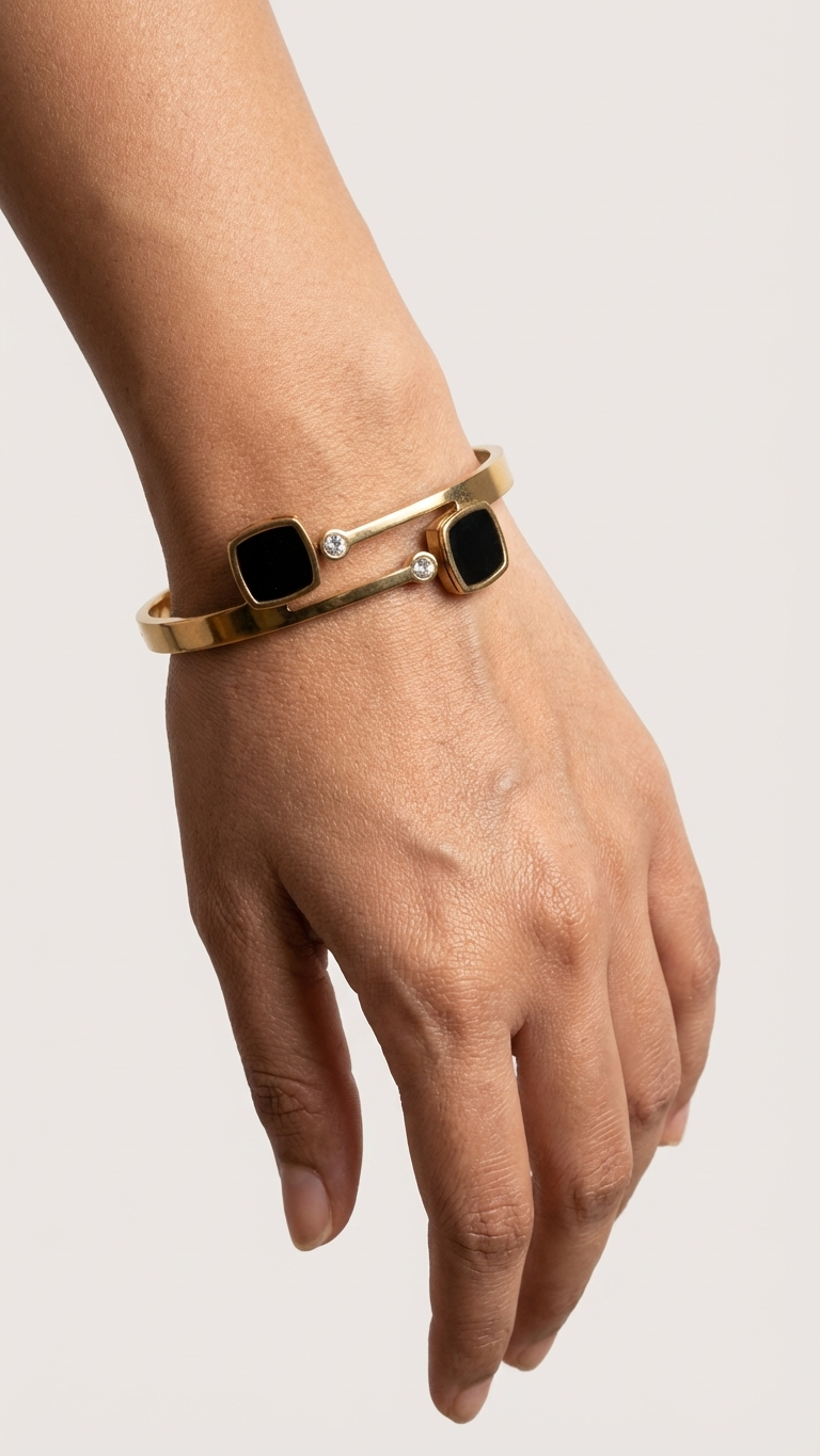 NOIRIX – The Black Enamel Luxe Bracelet