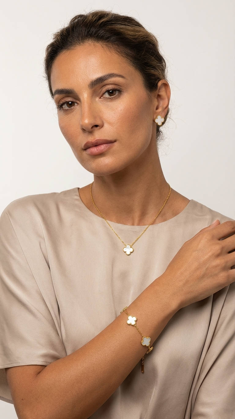 Aurelia – White Clover Charm Set