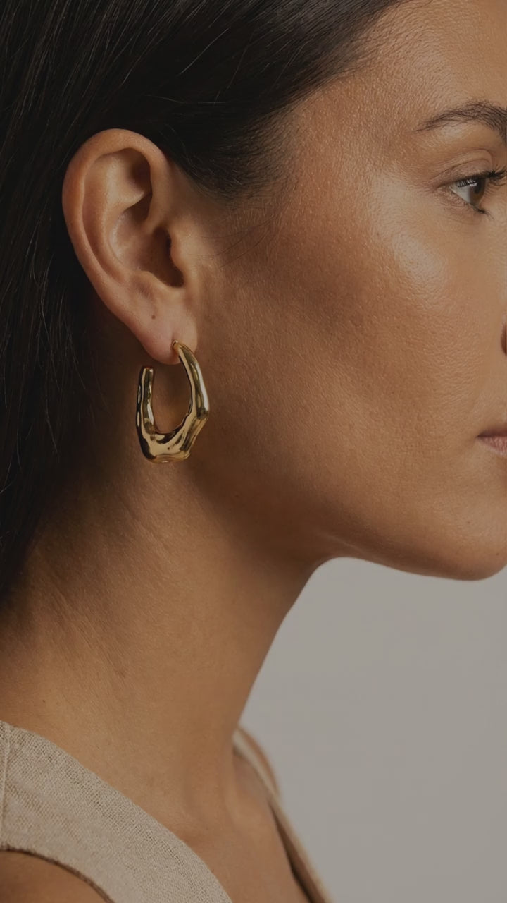 Neriah – Sculpted Flow Hoops